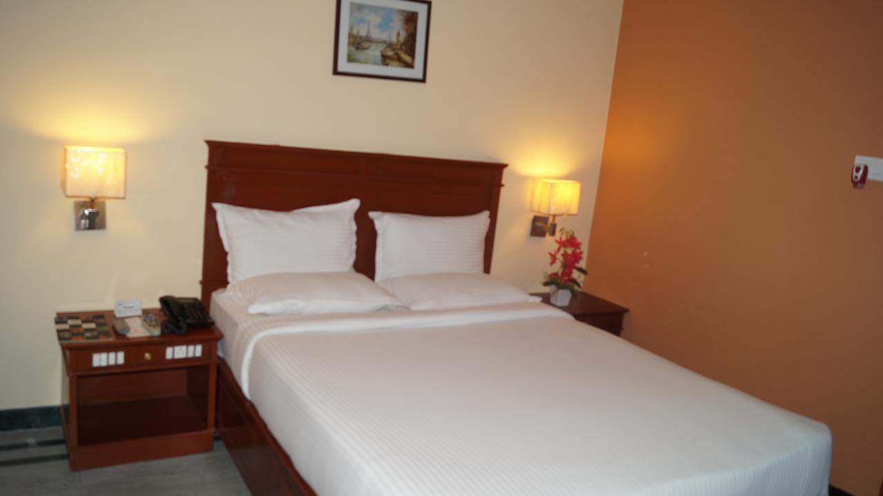 Hotel Grand Palace Chennai Exterior foto