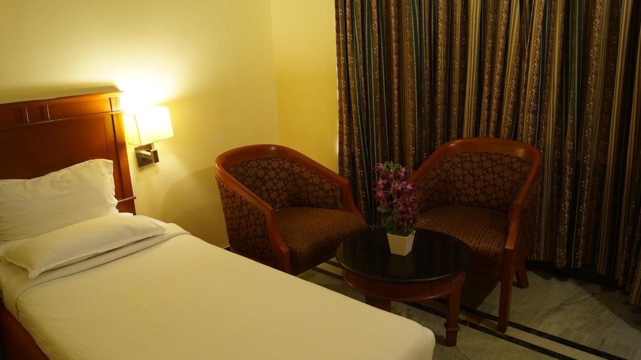 Hotel Grand Palace Chennai Exterior foto